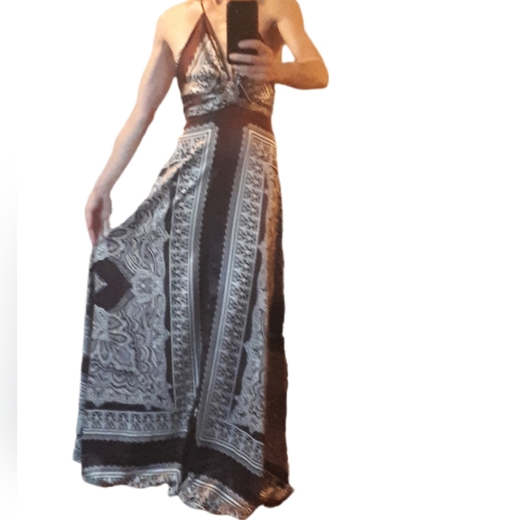 Dresses & Skirts - Elegant Black and White Maxi Dress